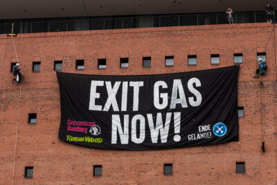 Kletteraktion an der Elbphilharmonie: "Exit gas now!"